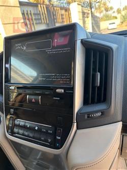 تۆیۆتا لاند کروزەر